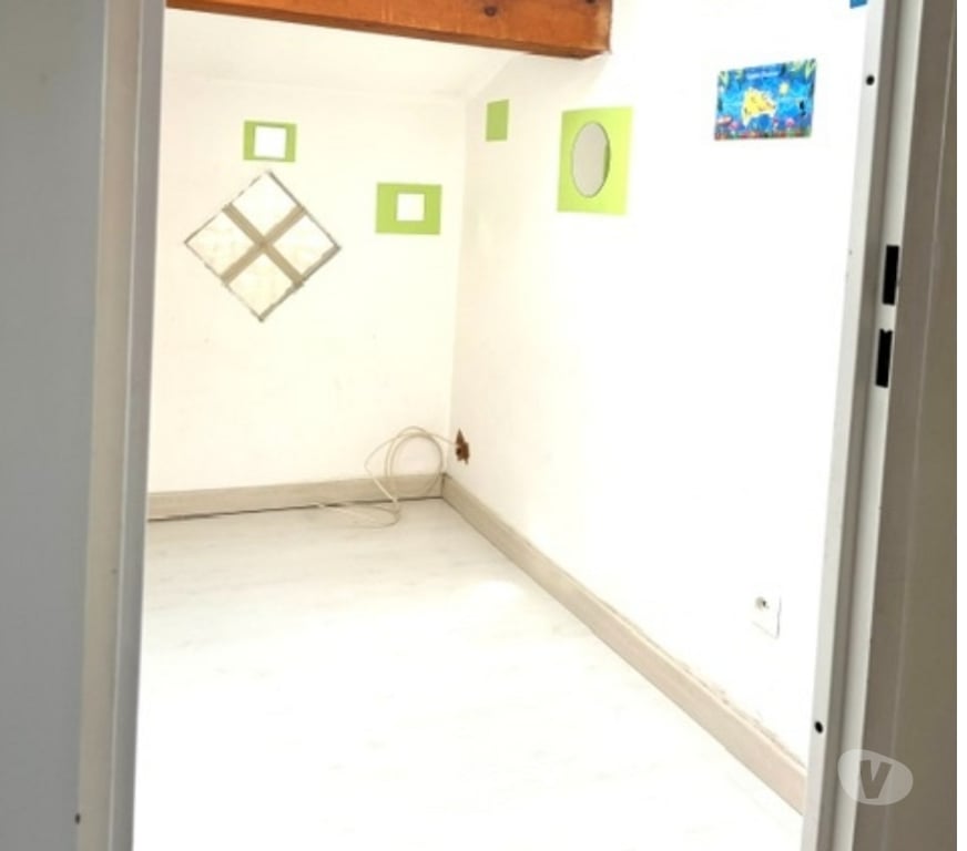 Vente Maison Bouches-du-Rhône Eyguieres - 13430 - Photos Vivastreet Coquette petite maison R+1 avec jardin