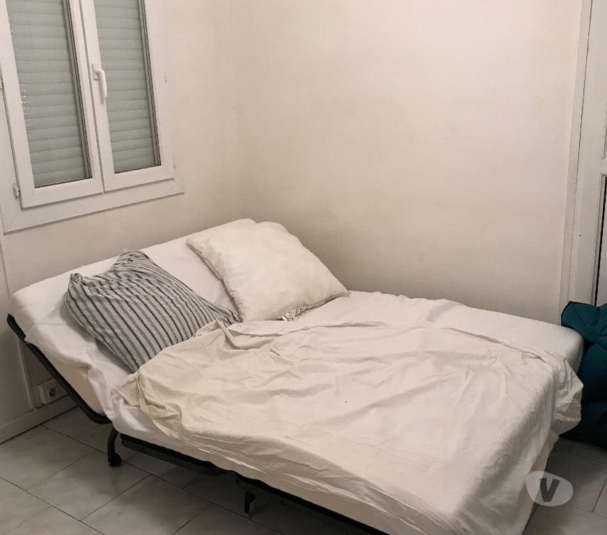Appartement meublé Bouches-du-Rhône Marseille - Photos Vivastreet Grand F 1 au dernier étage avec ascenseur