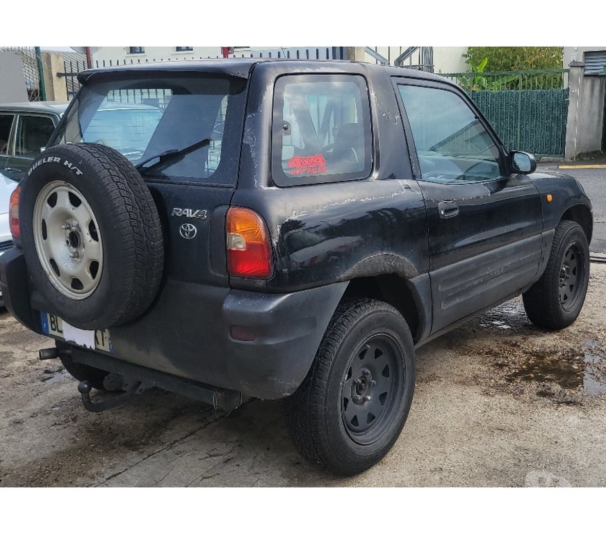 Voiture d'occasion Seine-Saint-Denis Montfermeil - 93370 - Photos Vivastreet TOYOTA RAV 4 VRAI 4X4