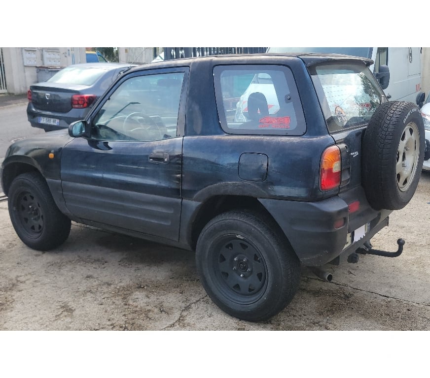 Voiture d'occasion Seine-Saint-Denis Montfermeil - 93370 - Photos Vivastreet TOYOTA RAV 4 VRAI 4X4