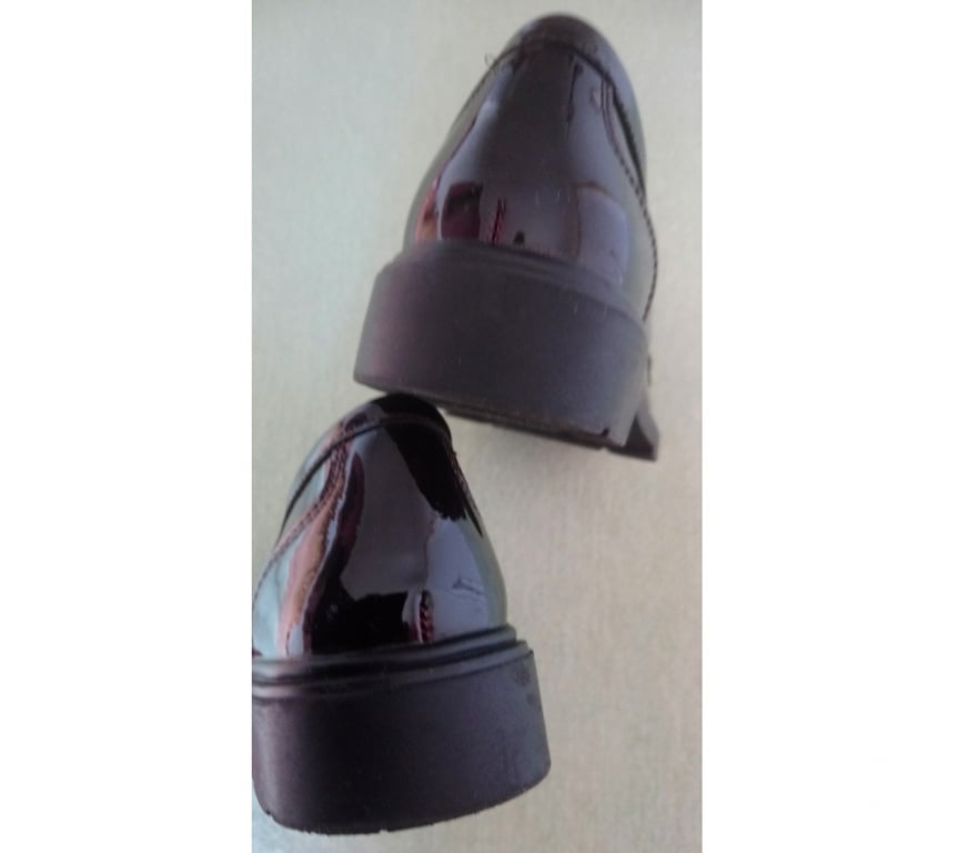 Chaussures Seine-Saint-Denis La Courneuve - 93120 - Photos Vivastreet Ballerines vernis à semelle épaisse