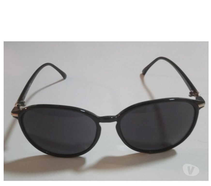 Accessoires - Bagagerie Seine-Saint-Denis La Courneuve - 93120 - Photos Vivastreet Lunette de soleil noire