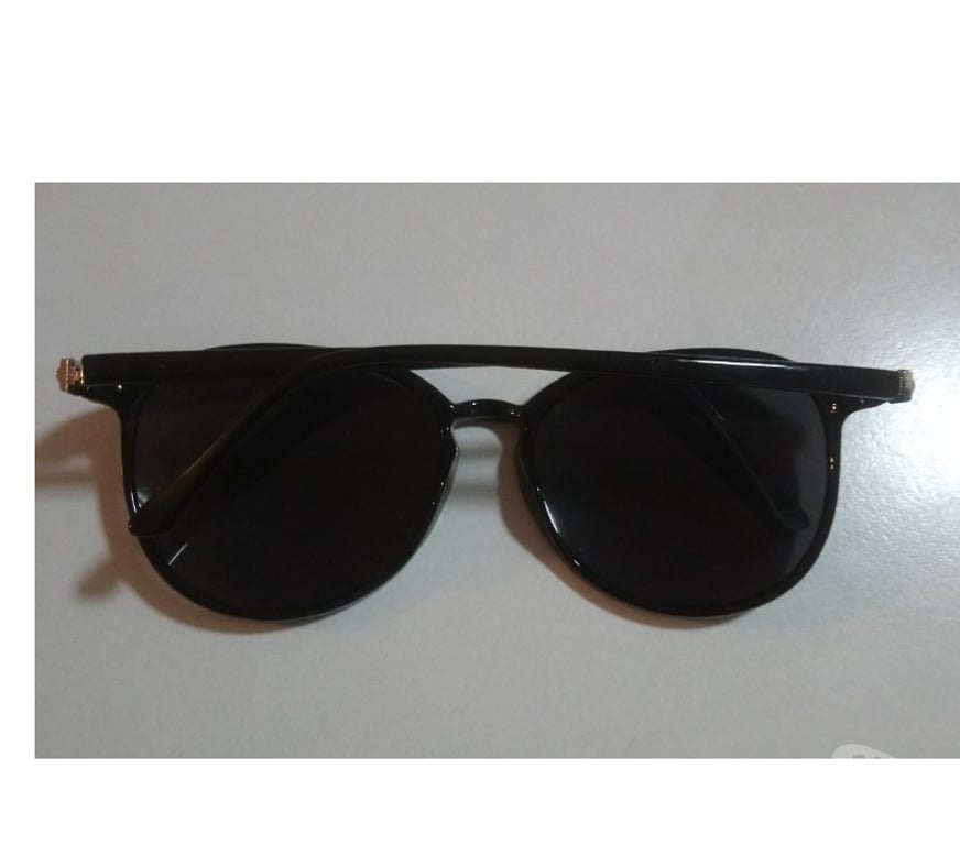 Accessoires - Bagagerie Seine-Saint-Denis La Courneuve - 93120 - Photos Vivastreet Lunette de soleil noire