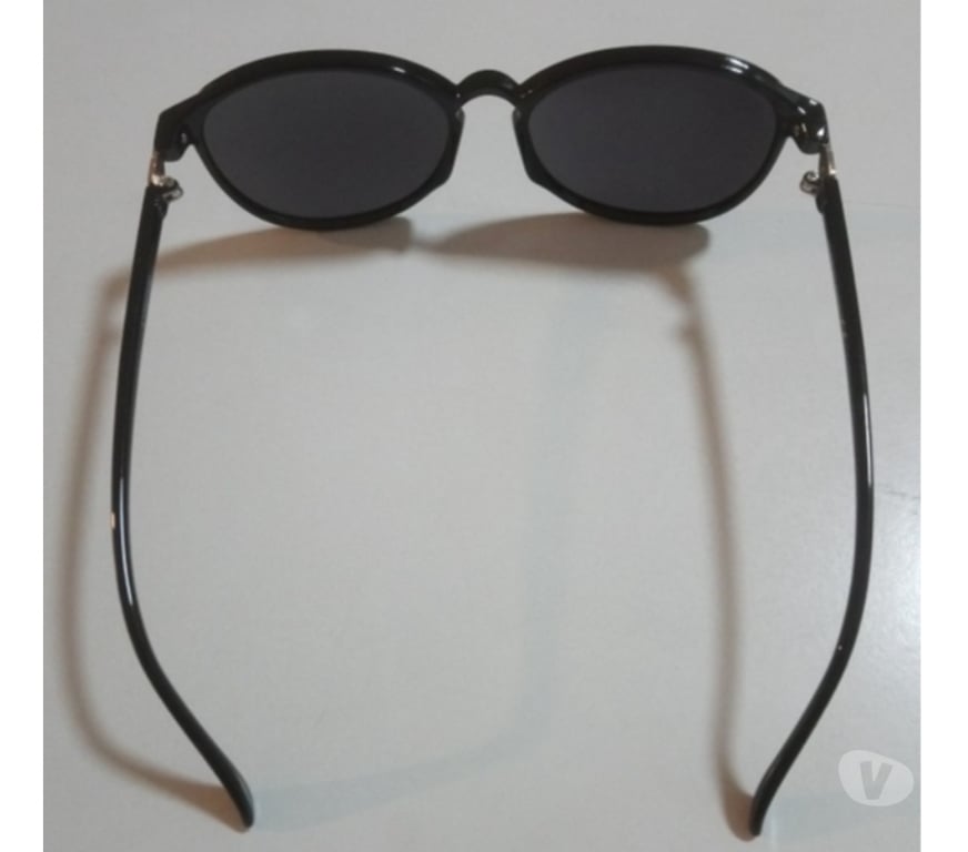 Accessoires - Bagagerie Seine-Saint-Denis La Courneuve - 93120 - Photos Vivastreet Lunette de soleil noire