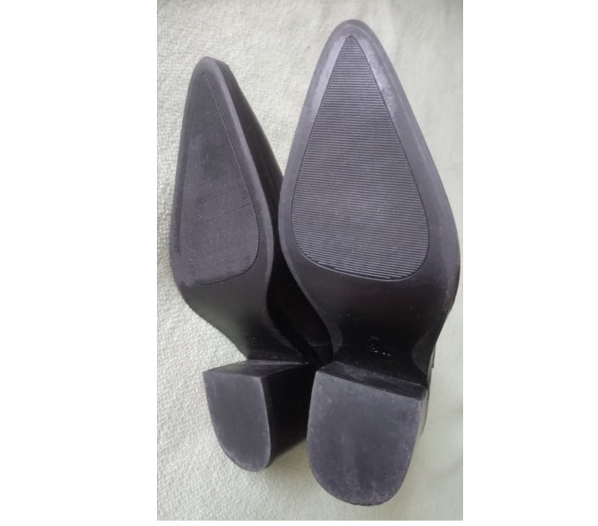 Chaussures Seine-Saint-Denis La Courneuve - 93120 - Photos Vivastreet Bottines en cuir style Cow–Boy
