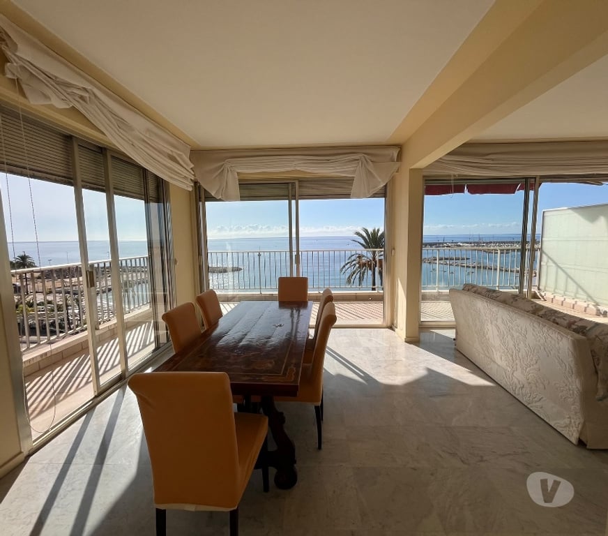 Appartements à vendre Alpes-Maritimes Menton - 06500 - Photos Vivastreet Menton, appartement face à la mer avec terrasse