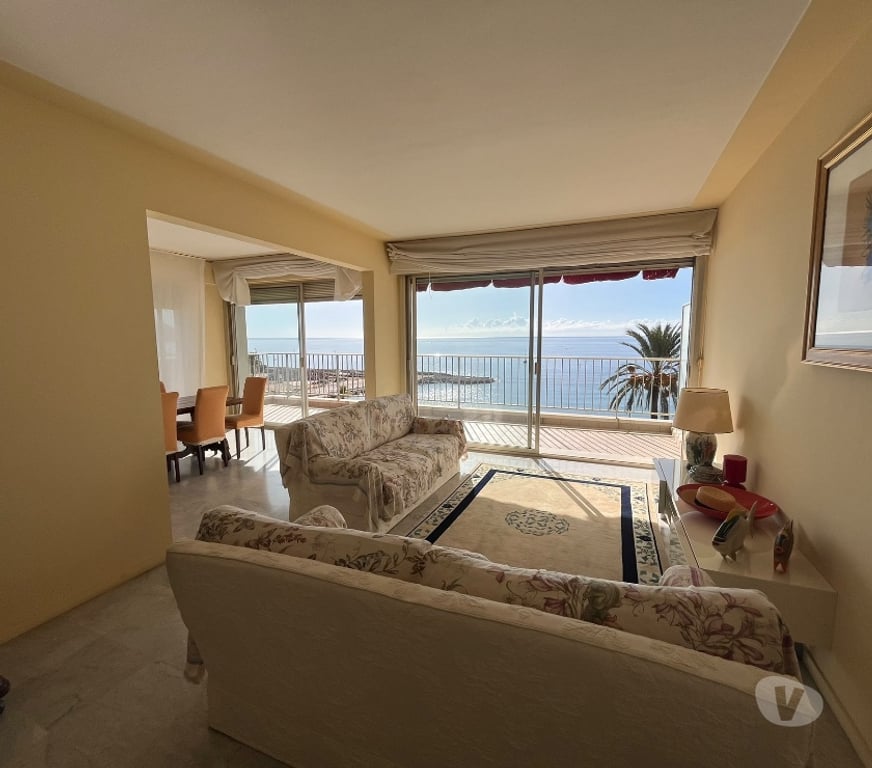 Appartements à vendre Alpes-Maritimes Menton - 06500 - Photos Vivastreet Menton, appartement face à la mer avec terrasse