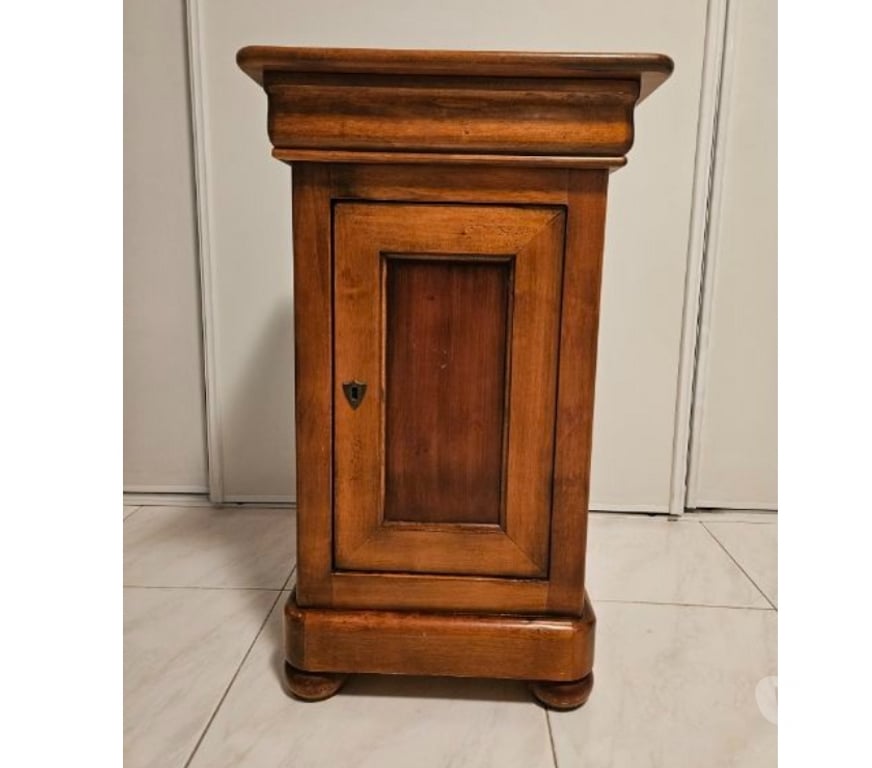 Ameublement & art de la table Alpes-Maritimes St Laurent du Var - 06700 - Photos Vivastreet VENDS 2 TABLES DE CHEVET