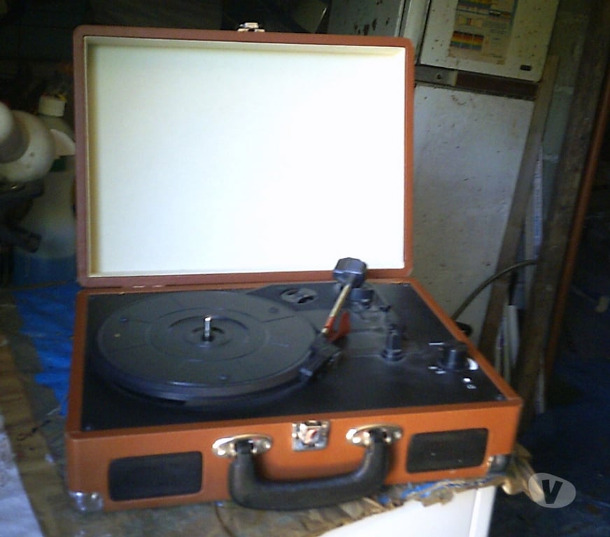 Instruments de musique Indre-et-Loire Tavant - 37220 - Photos Vivastreet vend un tourne disques portable