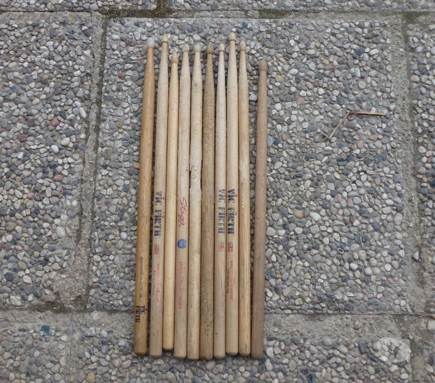 Instruments de musique Marne Chalons en Champagne - 51000 - Photos Vivastreet nombreux et divers matériel de musique