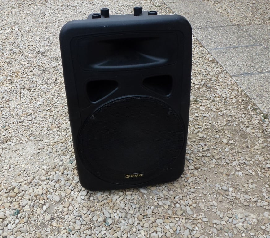 Instruments de musique Marne Chalons en Champagne - 51000 - Photos Vivastreet nombreux et divers matériel de musique