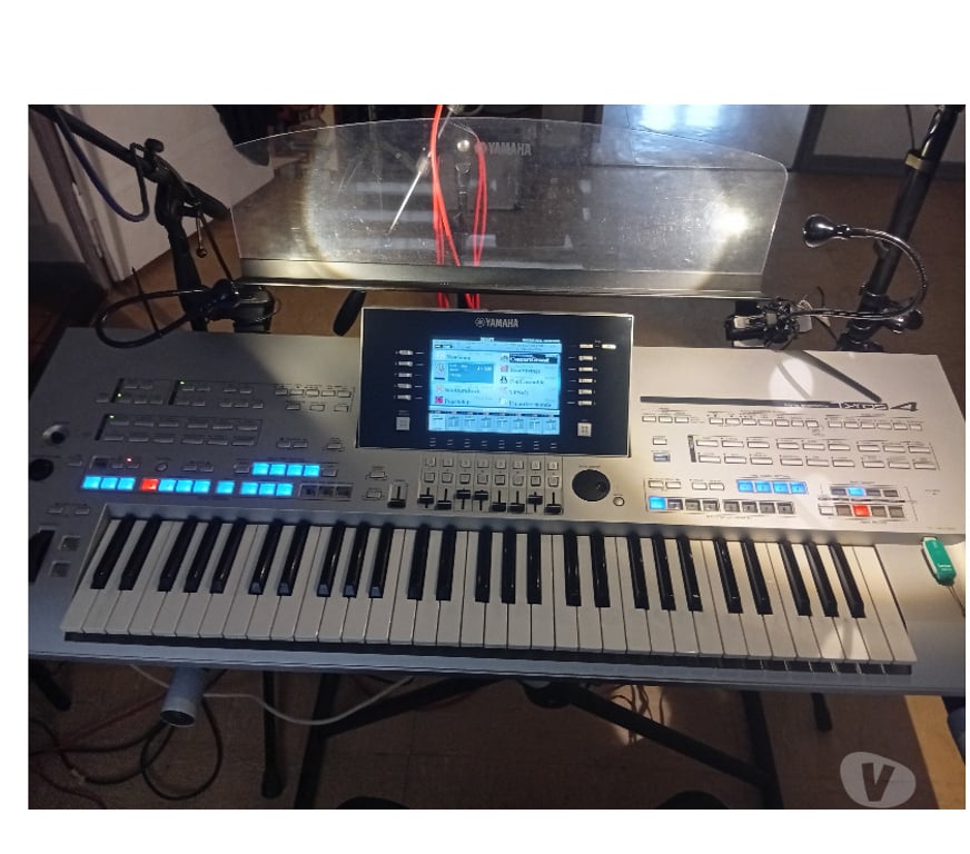 Instruments de musique Moselle Metz - Photos Vivastreet vends clavier professionel Yamaha Tyros 4