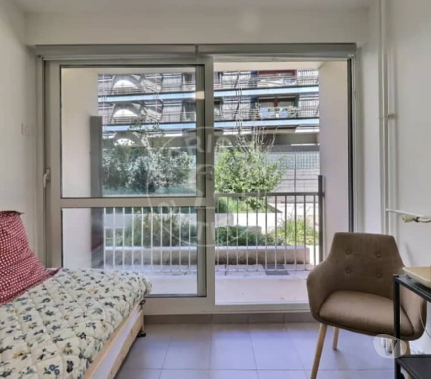 Appartements à vendre Paris Paris 20ème ardt - 75020 - Photos Vivastreet À vendre Studio lumineux 16m² avec Balcon, Paris 20ème