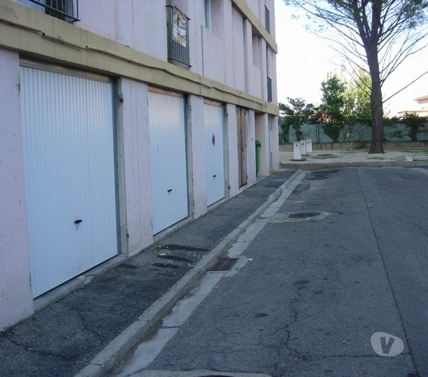 Parkings - Garages Vaucluse Le Pontet - 84130 - Photos Vivastreet Garage Parking Sécurisé