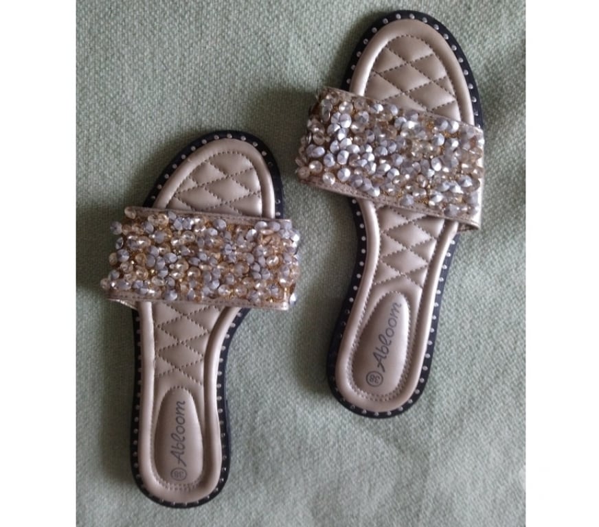 Chaussures Seine-Saint-Denis La Courneuve - 93120 - Photos Vivastreet Claquettes Confort Femme