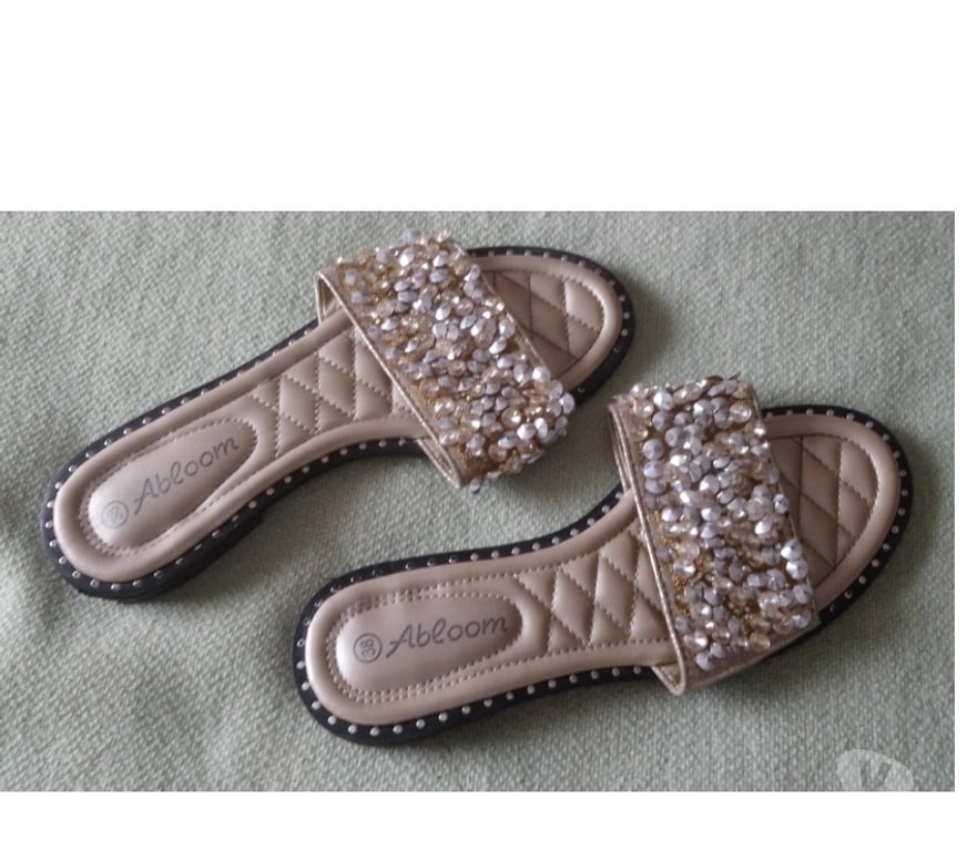 Chaussures Seine-Saint-Denis La Courneuve - 93120 - Photos Vivastreet Claquettes Confort Femme