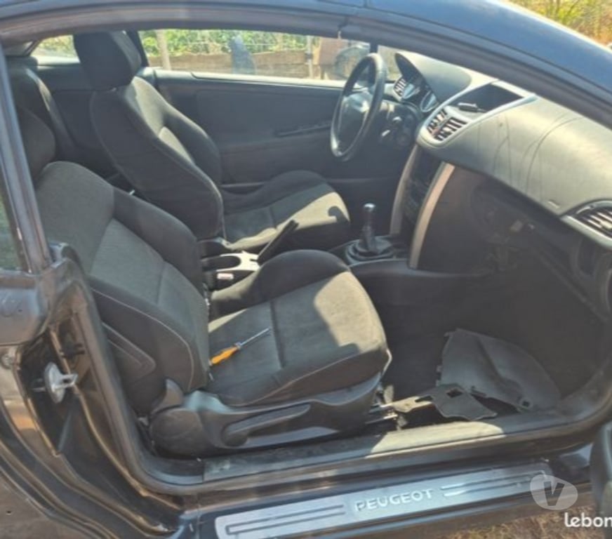 Voiture d'occasion Gard Gaujac - 30330 - Photos Vivastreet Peugeot 207 cc à bricoler