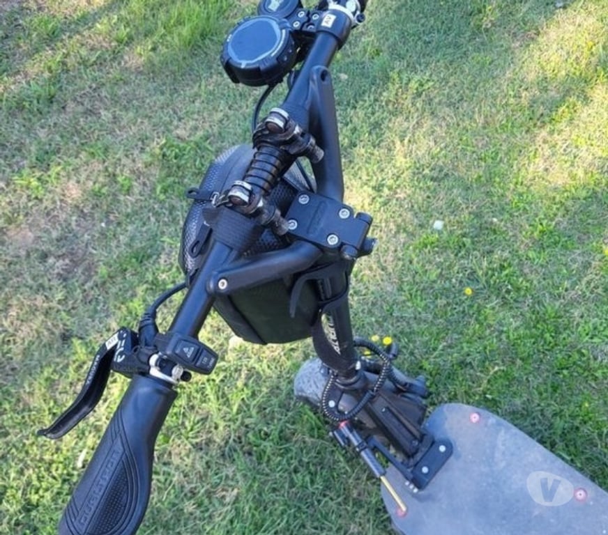 Matériel de sport Gard Gaujac - 30330 - Photos Vivastreet Trottinette DUALTRON THUNDER trés puissante