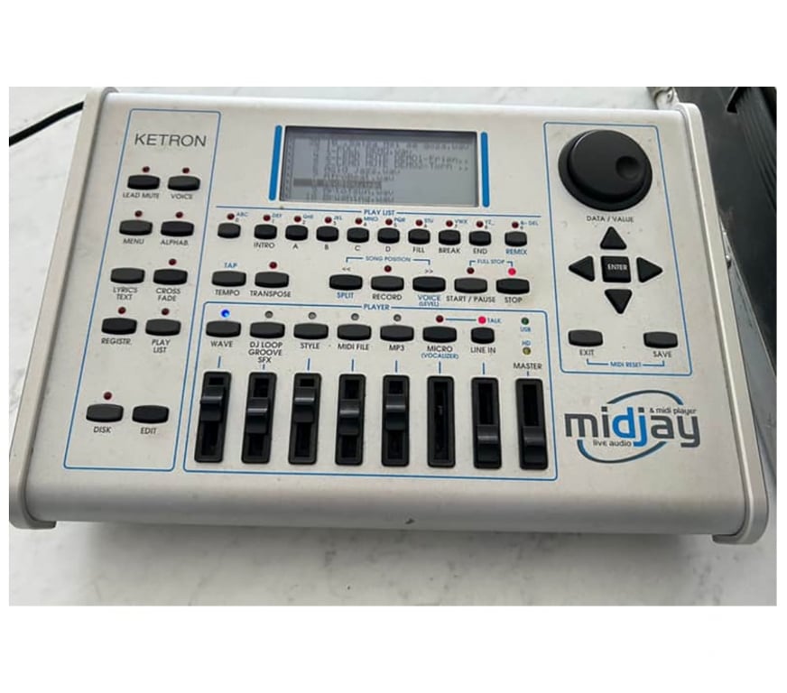 Instruments de musique Bas-Rhin Mommenheim - 67670 - Photos Vivastreet Ketron midjay-expand arrang lecteur smf+mp3+hd
