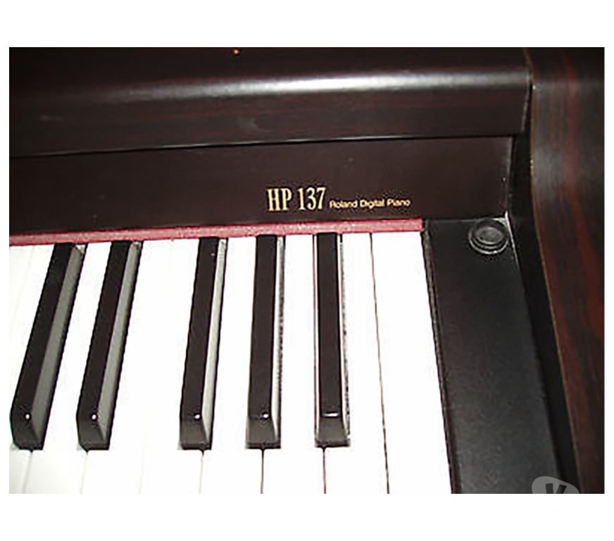 Instruments de musique Bas-Rhin Mommenheim - 67670 - Photos Vivastreet ROLAND HP137R - piano numérique touché lourd
