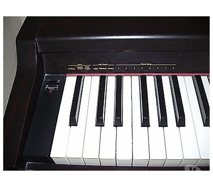 Instruments de musique Bas-Rhin Mommenheim - 67670 - Photos Vivastreet ROLAND HP137R - piano numérique touché lourd