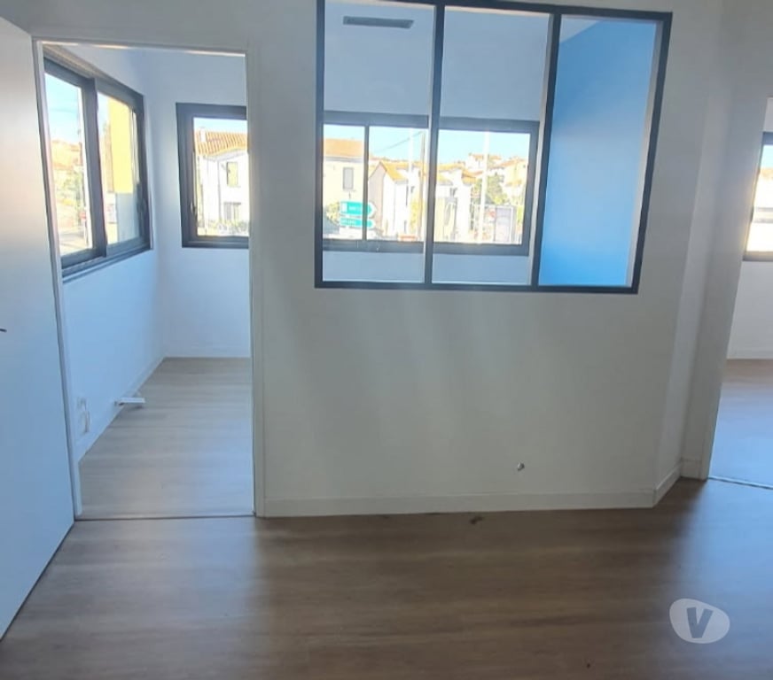 bureaux locaux Pyrénées-Orientales Perpignan - Photos Vivastreet rond point des baléares, beau local 50 m2, à louer.