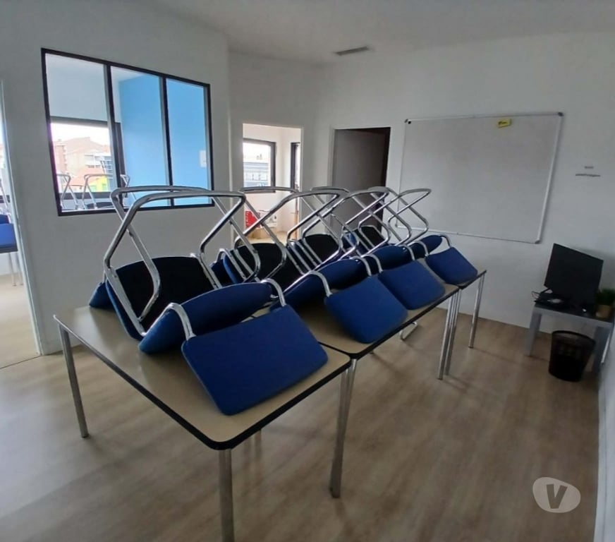 bureaux locaux Pyrénées-Orientales Perpignan - Photos Vivastreet rond point des baléares, beau local 50 m2, à louer.