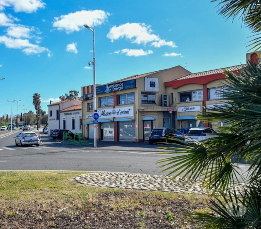 bureaux locaux Pyrénées-Orientales Perpignan - Photos Vivastreet rond point des baléares, beau local 50 m2, à louer.