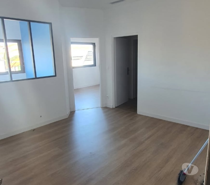 bureaux locaux Pyrénées-Orientales Perpignan - Photos Vivastreet rond point des baléares, beau local 50 m2, à louer.