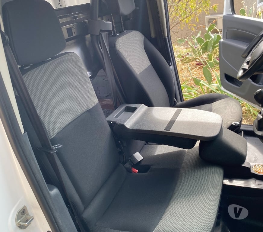 Voiture d'occasion Var Le Castellet - 83330 - Photos Vivastreet KANGOO EXPRESS 2 1.5 95 CV DCI BLUE GRAND CONFORT