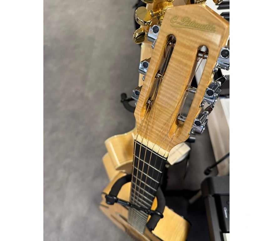 Instruments de musique Bas-Rhin Mommenheim - 67670 - Photos Vivastreet PATENOTE 258 - Guitare Manouche - grande bouche