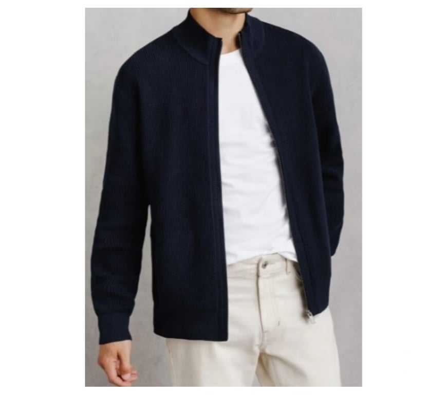 Vêtements occasion Seine-Saint-Denis La Courneuve - 93120 - Photos Vivastreet Gilet zippé col montant côtelé