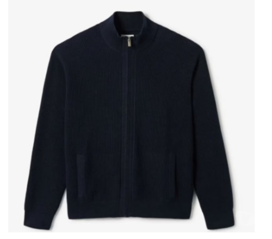 Vêtements occasion Seine-Saint-Denis La Courneuve - 93120 - Photos Vivastreet Gilet zippé col montant côtelé