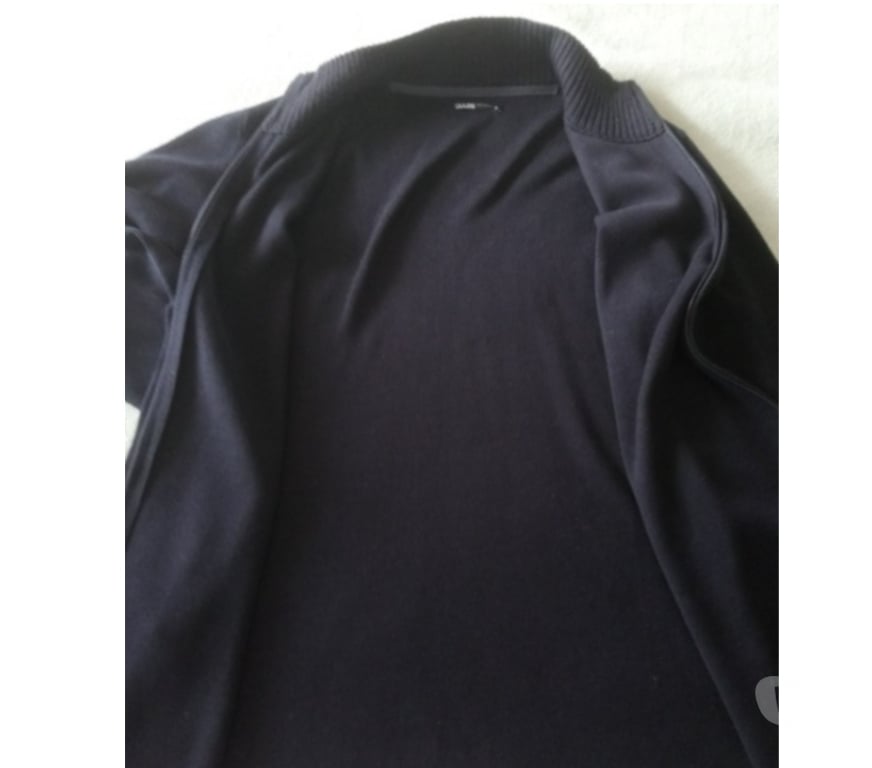 Vêtements occasion Seine-Saint-Denis La Courneuve - 93120 - Photos Vivastreet Gilet zippé col montant côtelé