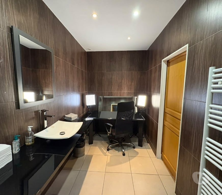 bureaux locaux Hauts-de-Seine Vanves - 92170 - Photos Vivastreet Local Commercial & Bureaux 153m² Vanves-Porte de Versailles