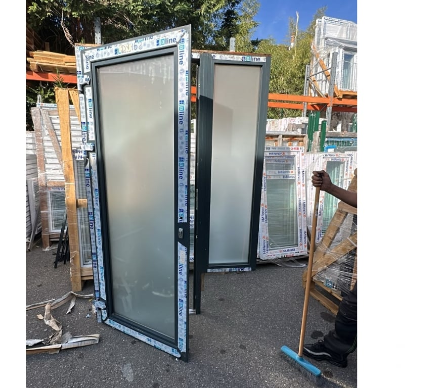 Rhône Bron - 69500 - Photos Vivastreet Porte d’entrée en alu 7016 vitrage granité Haut
