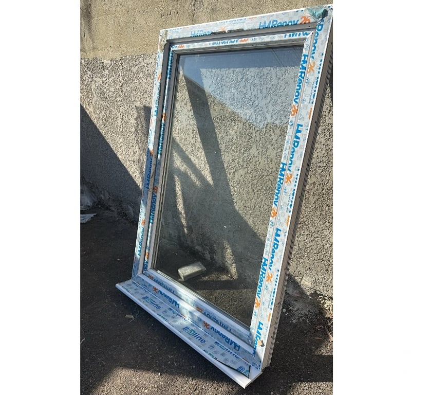  Rhône Cailloux sur Fontaines - 69270 - Photos Vivastreet Fenêtre pvc blanc un vantail Haut 1430 Larg 970