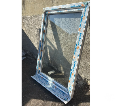 Bricolage - Jardinage Cailloux sur Fontaines Rhône - Photos Vivastreet Fenêtre pvc blanc un vantail Haut 1430 Larg 970