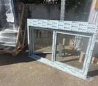 Fenêtre pvc blanc intérieur et gris extérieur deux vantau