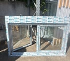 Fenêtre pvc blanc intérieur et gris extérieur deux vantau