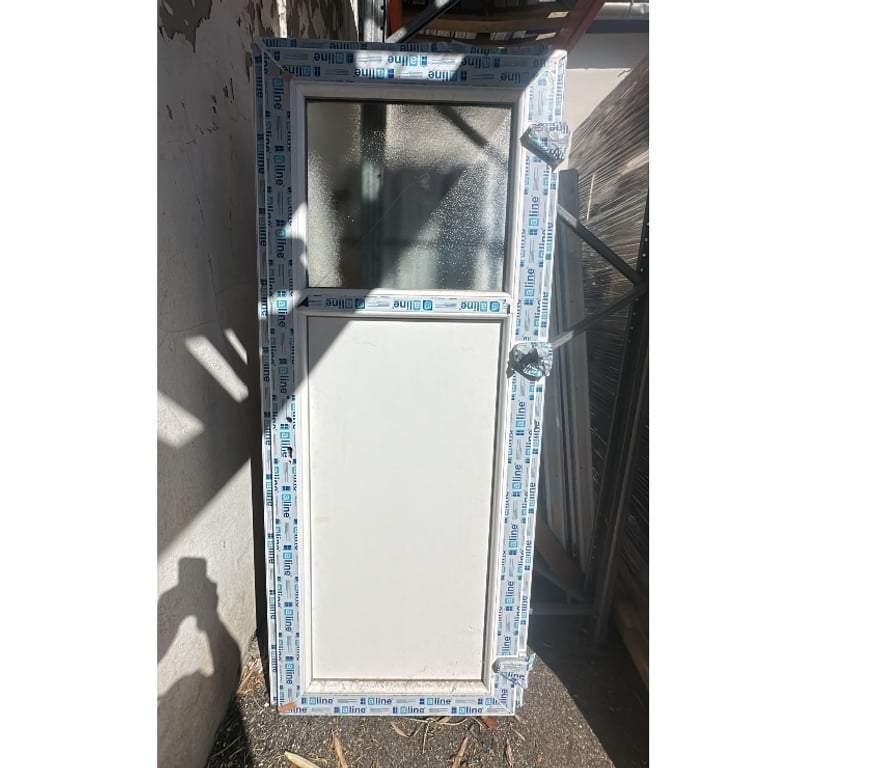  Rhône Rillieux la Pape - 69140 - Photos Vivastreet Porte de service pvc blanc avec hublot en vitre