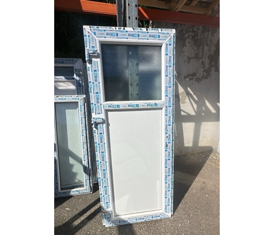  Rhône Villefranche sur Saone - 69400 - Photos Vivastreet Porte de service pvc blanc avec hublot en vitre