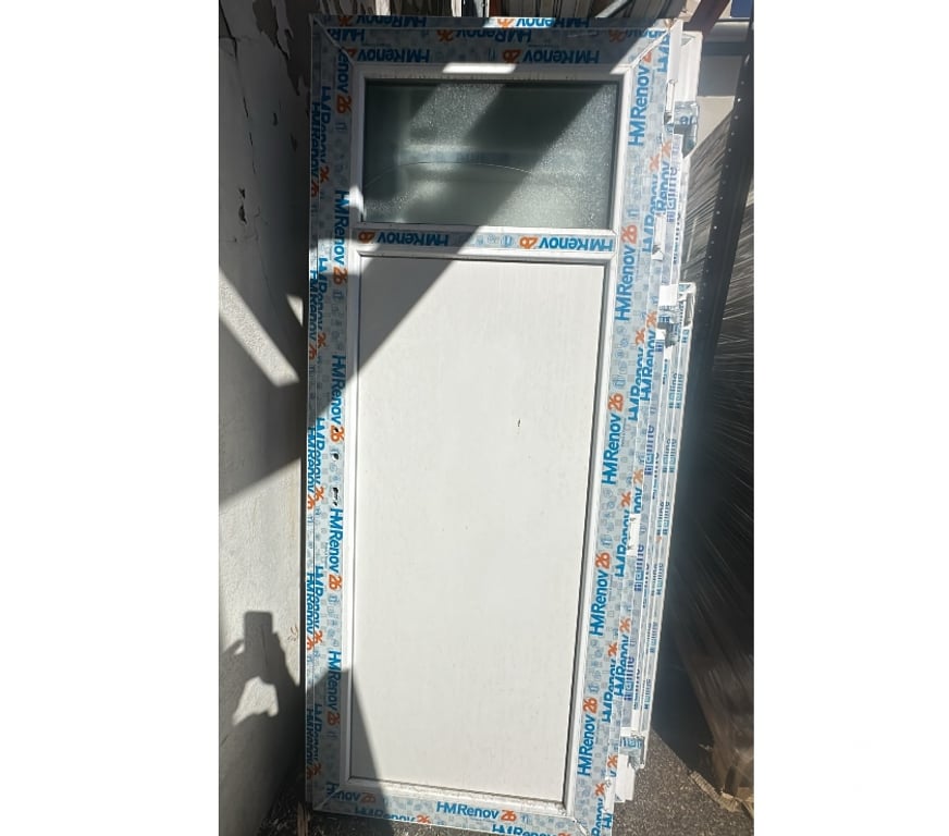  Rhône St Priest - 69800 - Photos Vivastreet Porte de service pvc avec sous-bassement Haut2150 Larg 90