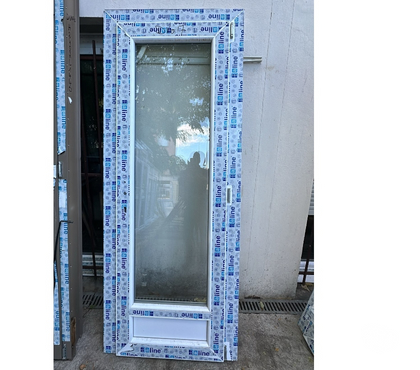 Bricolage - Jardin - Outillage Cailloux sur Fontaines Rhône - Photos Vivastreet Porte fenêtre pvc blanc un vantail avec sous bassement Haut
