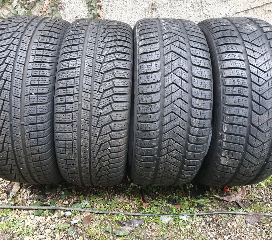 Pièces et services auto Loire St Etienne - Photos Vivastreet 2 ou 4 pneus hiver 235 50 18 101V Pirelli Hankook