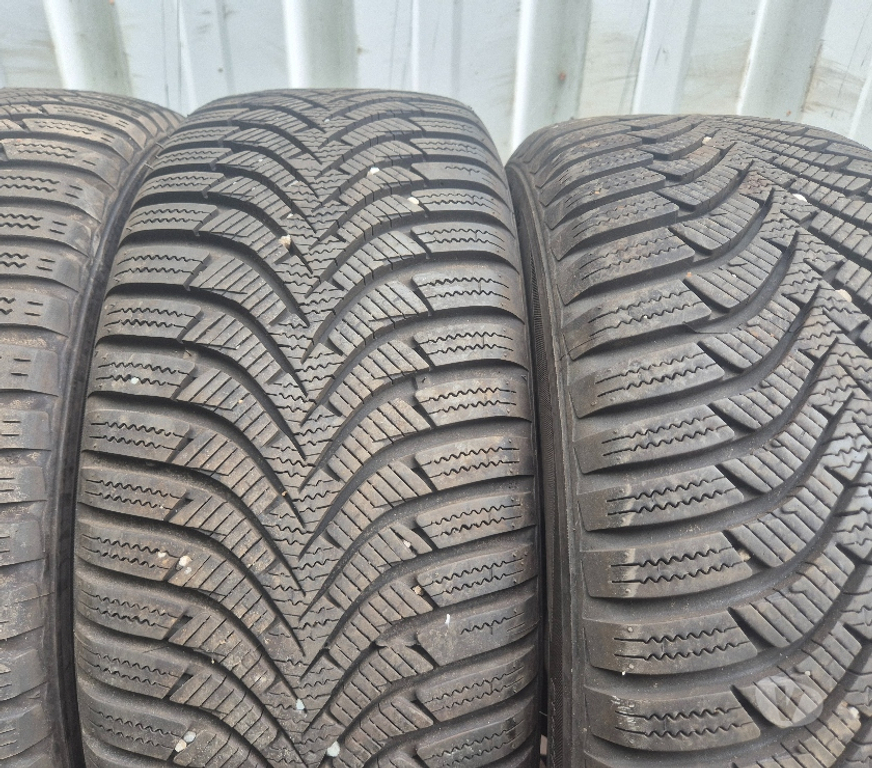 Pièces et services auto Loire St Etienne - Photos Vivastreet 4 roues hiver Seat Ibiza 195 55 15 85H Hankook