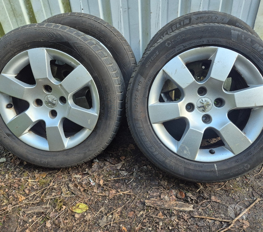Pièces et services auto Loire St Etienne - Photos Vivastreet 4 roues alu hiver ou été 215 55 16 Citroën Grand Picasso