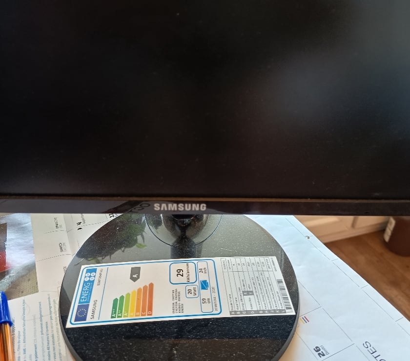Rennes - Rennes — Vend écran d'ordinateur 90 pouces