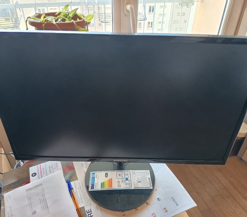 Informatique Ille-et-Vilaine Rennes - Photos Vivastreet Vend écran d'ordinateur 90 pouces