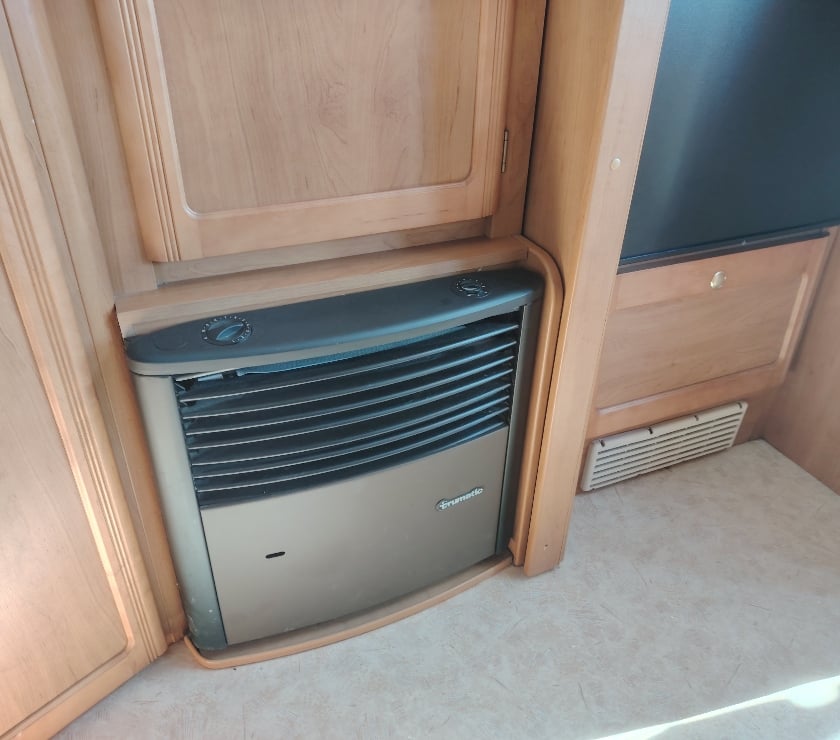 Camping car occasion Haute-Garonne Pointis Inard - 31800 - Photos Vivastreet Vend un camping car mercedes Rapido